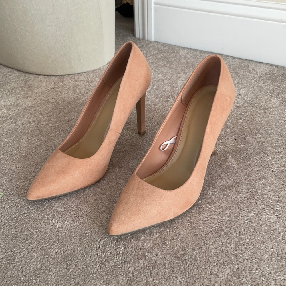 Suede beige/ off pink heels